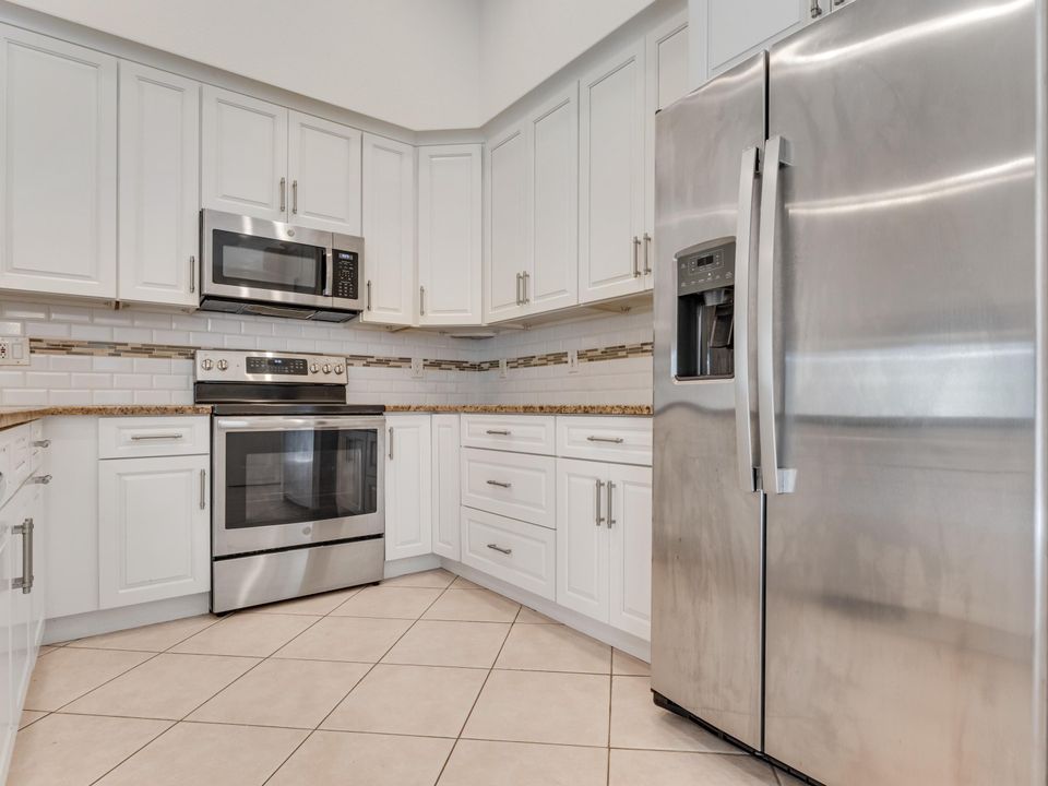 Active With Contract: $3,400 (3 beds, 2 baths, 1632 Square Feet)