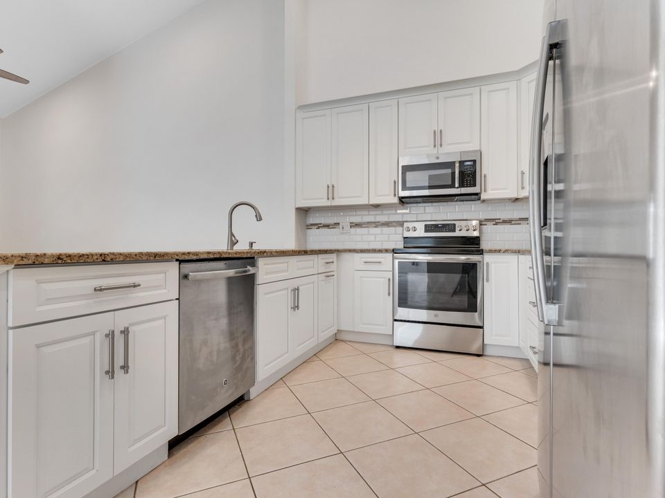 Active With Contract: $3,400 (3 beds, 2 baths, 1632 Square Feet)