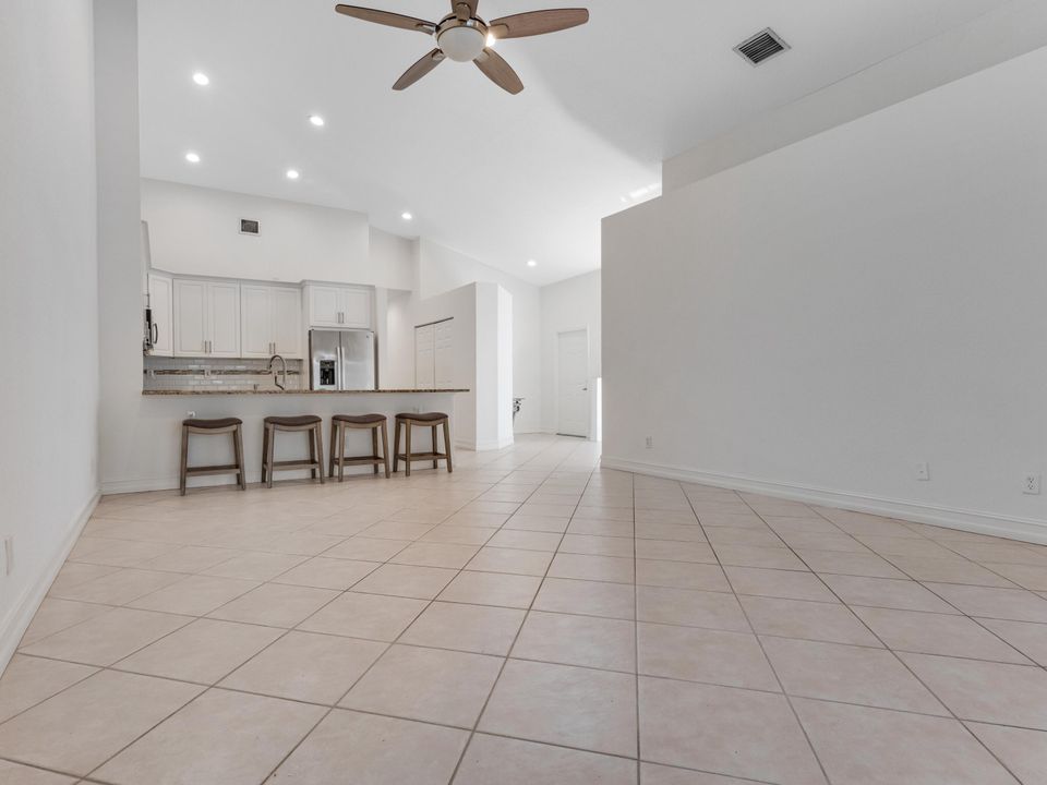 Active With Contract: $3,400 (3 beds, 2 baths, 1632 Square Feet)