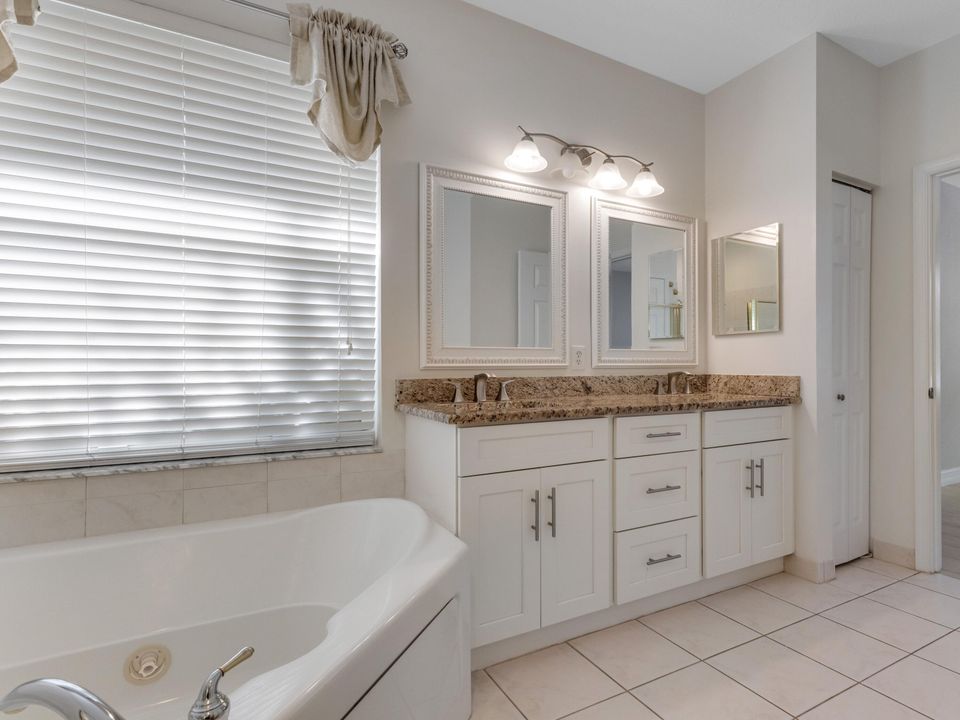 Active With Contract: $3,400 (3 beds, 2 baths, 1632 Square Feet)