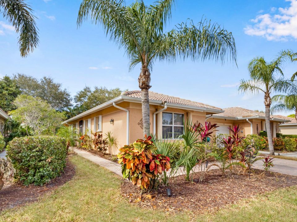 Active With Contract: $3,400 (3 beds, 2 baths, 1632 Square Feet)