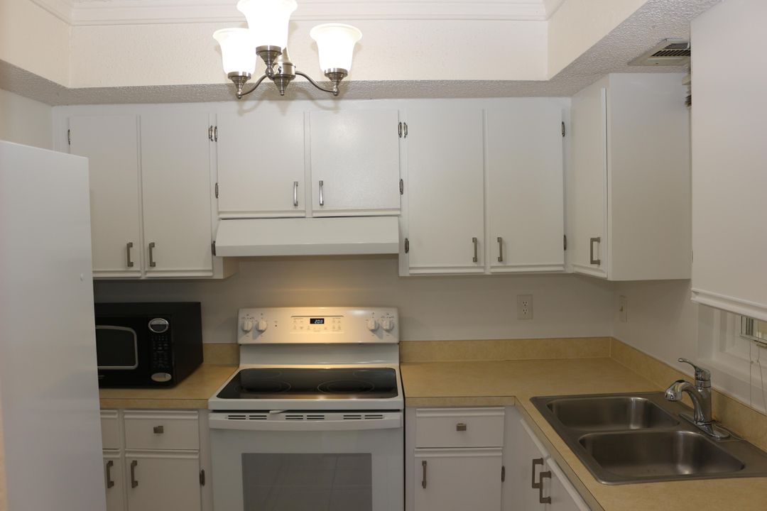 For Rent: $1,750 (2 beds, 2 baths, 782 Square Feet)