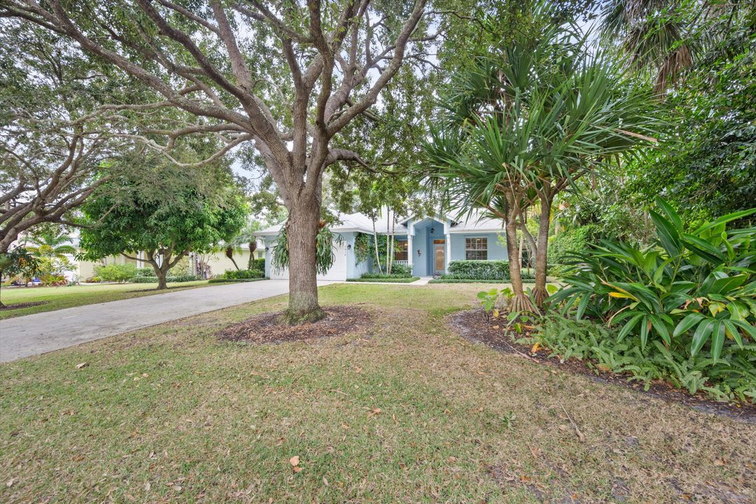 For Sale: $775,000 (3 beds, 2 baths, 1672 Square Feet)