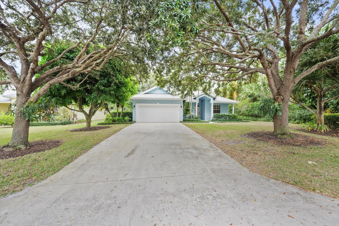 For Sale: $775,000 (3 beds, 2 baths, 1672 Square Feet)