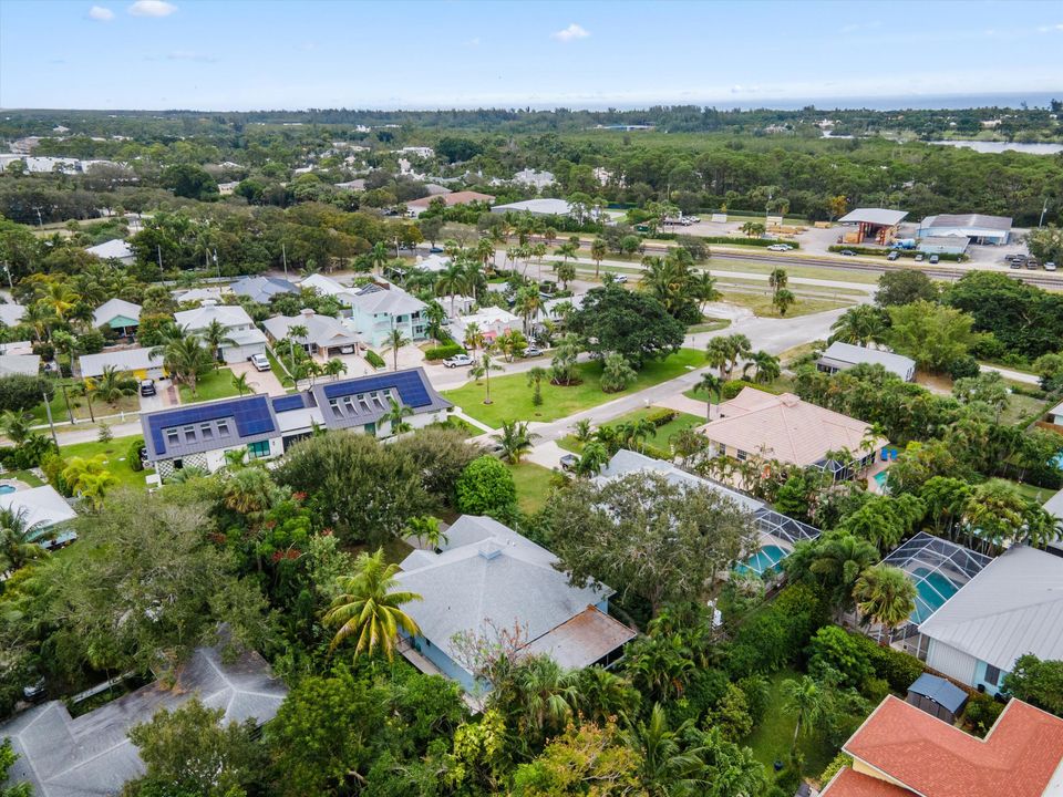 For Sale: $775,000 (3 beds, 2 baths, 1672 Square Feet)