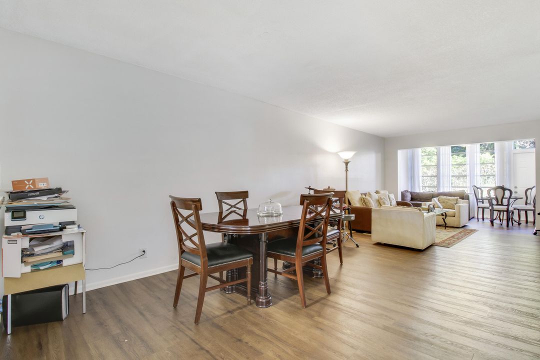 For Sale: $319,900 (2 beds, 2 baths, 1126 Square Feet)