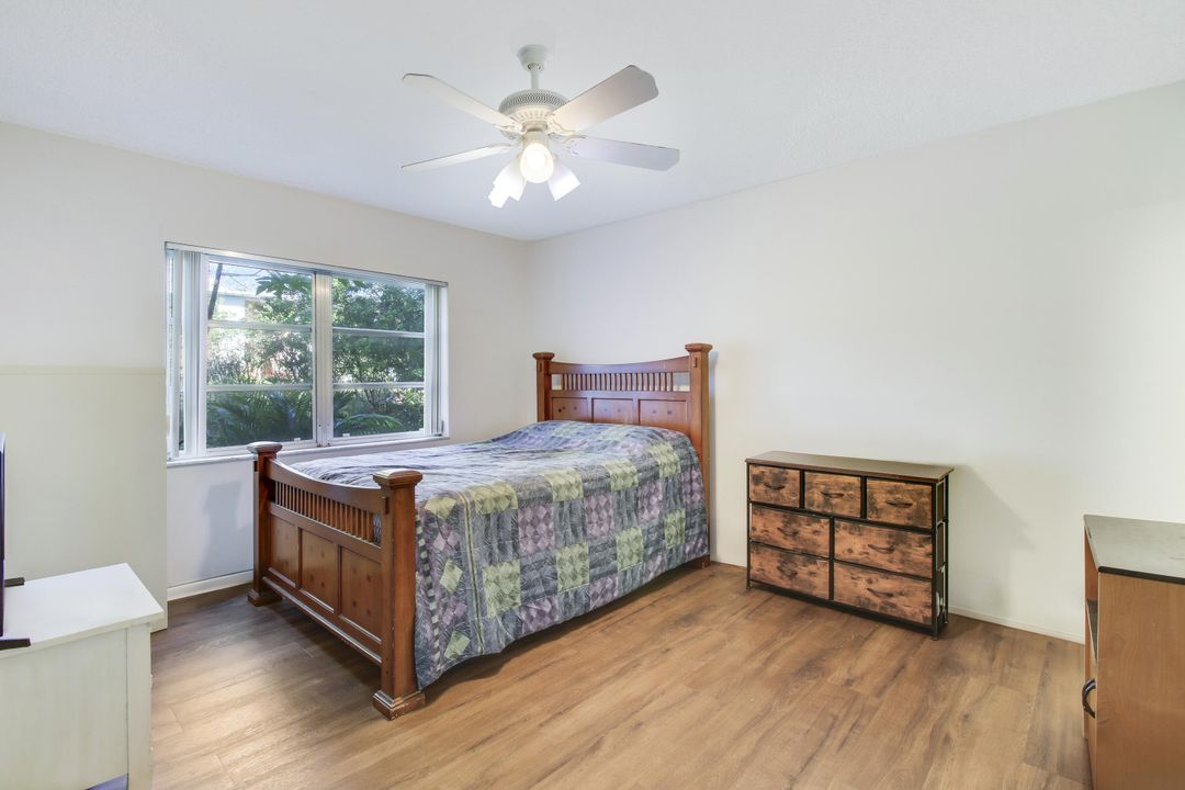 For Sale: $319,900 (2 beds, 2 baths, 1126 Square Feet)