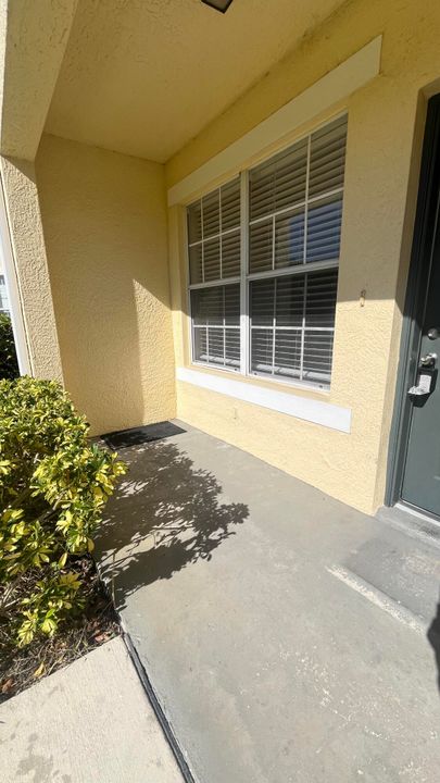 Active With Contract: $1,850 (2 beds, 2 baths, 1151 Square Feet)