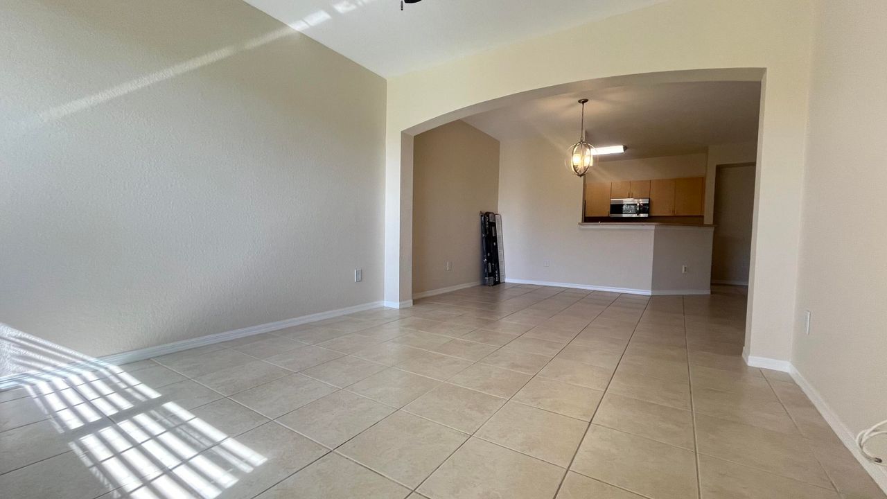 Active With Contract: $1,850 (2 beds, 2 baths, 1151 Square Feet)