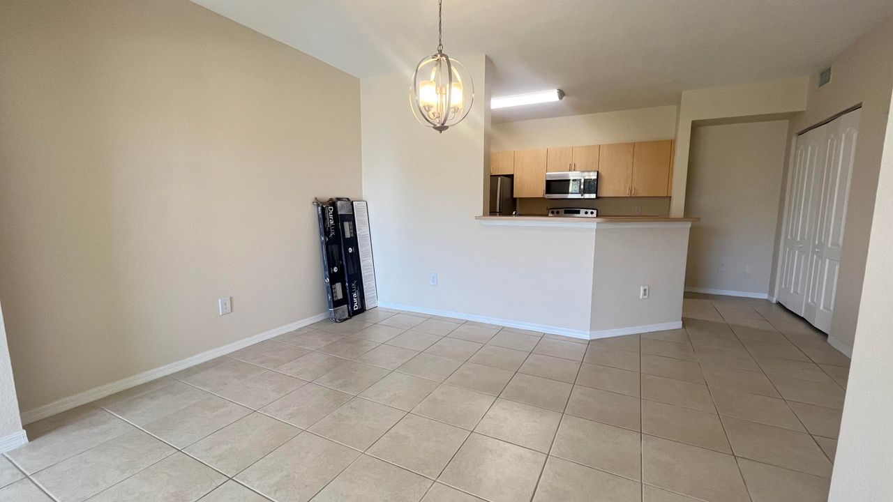 Active With Contract: $1,850 (2 beds, 2 baths, 1151 Square Feet)