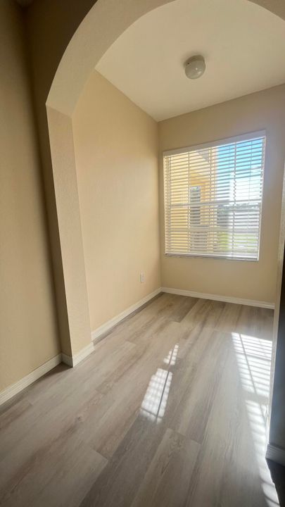 Active With Contract: $1,850 (2 beds, 2 baths, 1151 Square Feet)