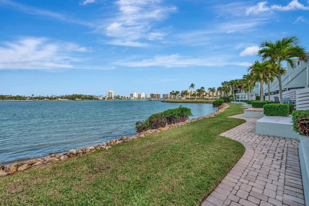 For Sale: $2,295,000 (3 beds, 2 baths, 1806 Square Feet)