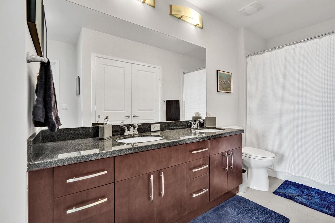 For Sale: $359,000 (1 beds, 1 baths, 846 Square Feet)