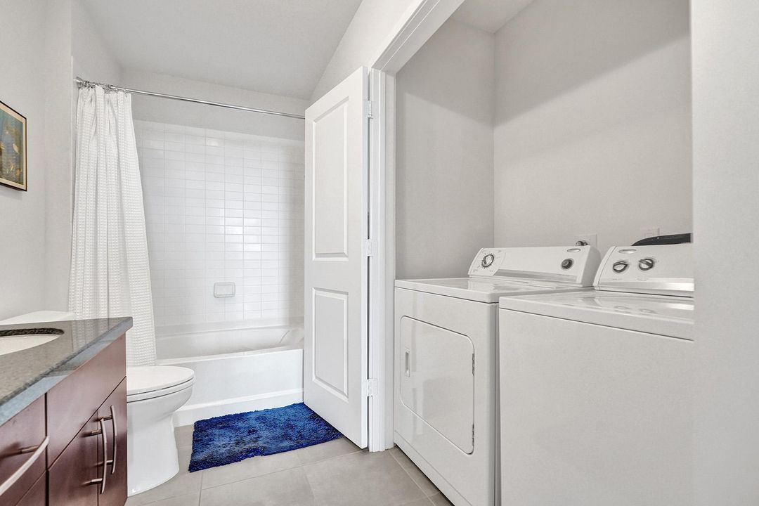 For Sale: $359,000 (1 beds, 1 baths, 846 Square Feet)