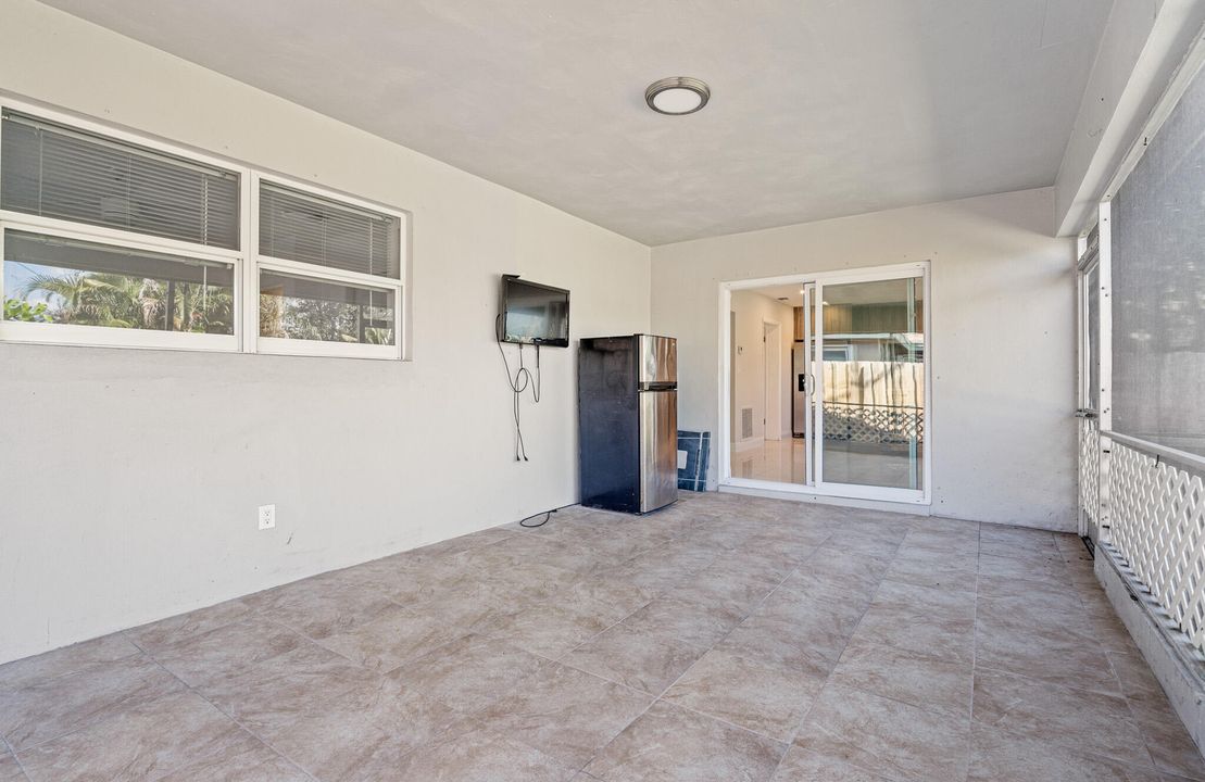 For Sale: $475,000 (2 beds, 2 baths, 1128 Square Feet)