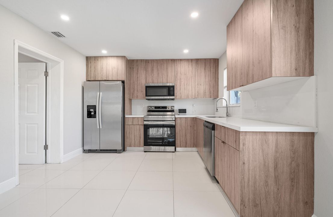 For Sale: $475,000 (2 beds, 2 baths, 1128 Square Feet)