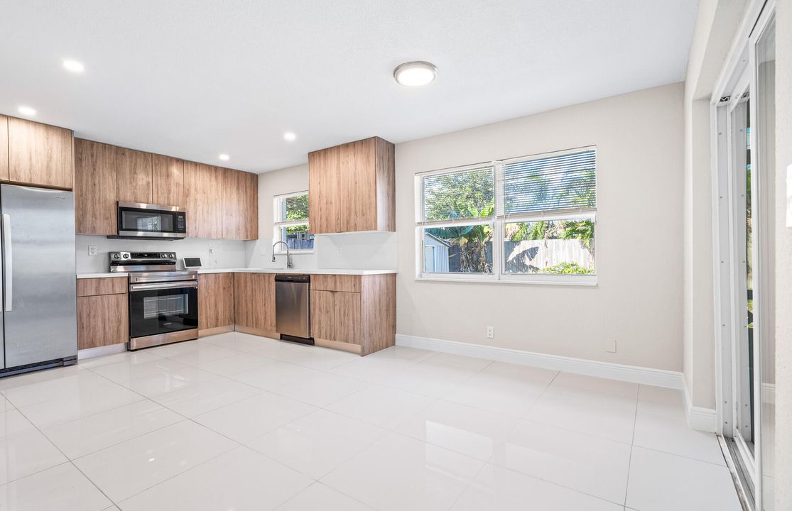 For Sale: $475,000 (2 beds, 2 baths, 1128 Square Feet)