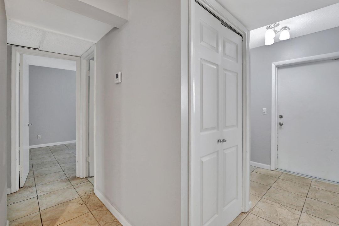 For Sale: $220,000 (2 beds, 2 baths, 960 Square Feet)