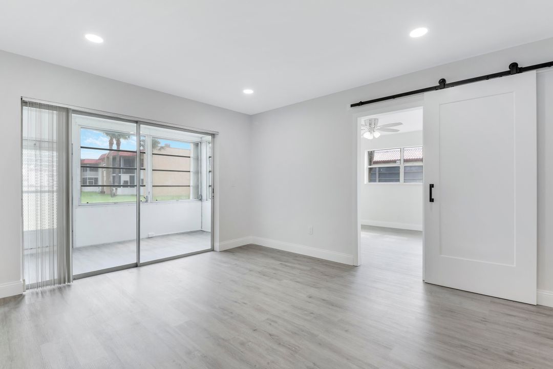 For Sale: $240,000 (2 beds, 2 baths, 854 Square Feet)