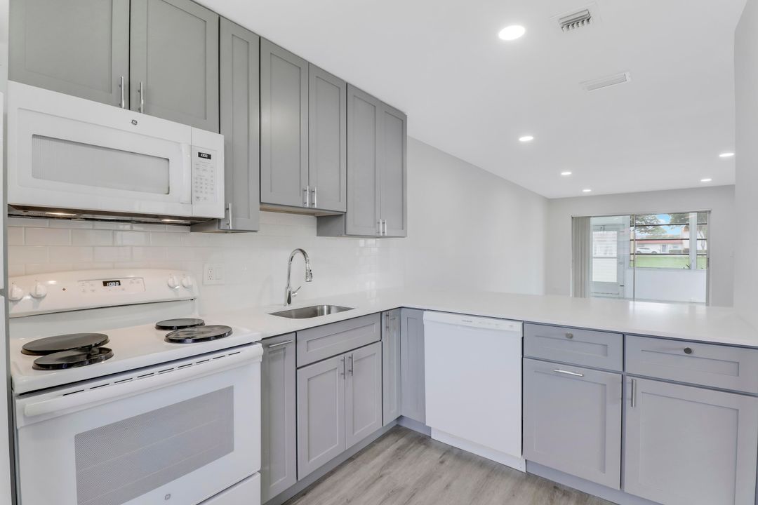 For Sale: $240,000 (2 beds, 2 baths, 854 Square Feet)