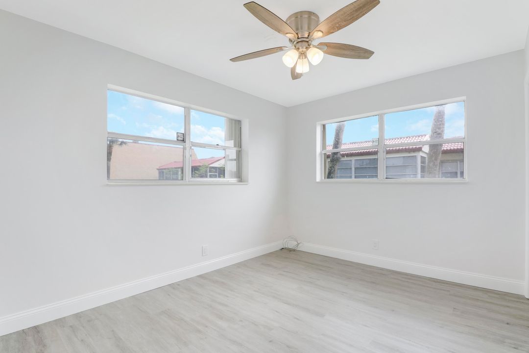 For Sale: $240,000 (2 beds, 2 baths, 854 Square Feet)