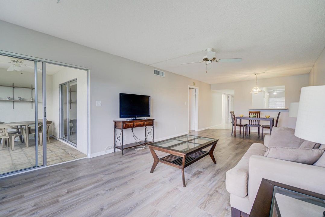 Active With Contract: $1,650 (2 beds, 2 baths, 1198 Square Feet)