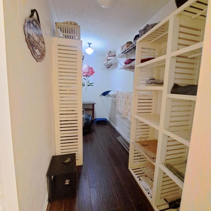 For Sale: $175,000 (1 beds, 2 baths, 1014 Square Feet)