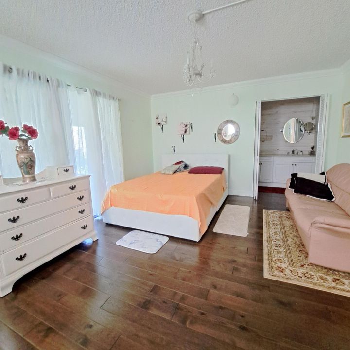 For Sale: $175,000 (1 beds, 2 baths, 1014 Square Feet)