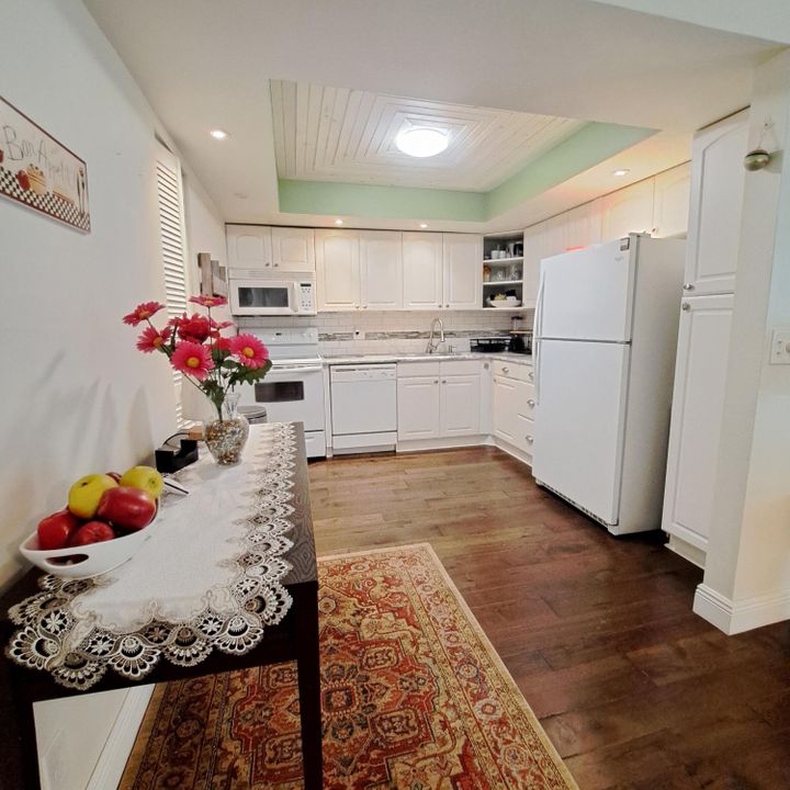 For Sale: $175,000 (1 beds, 2 baths, 1014 Square Feet)