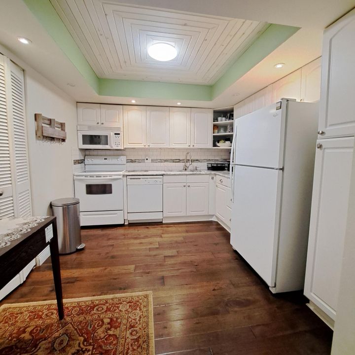 For Sale: $175,000 (1 beds, 2 baths, 1014 Square Feet)