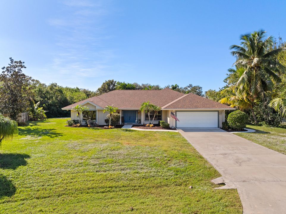 For Sale: $729,000 (3 beds, 3 baths, 2580 Square Feet)