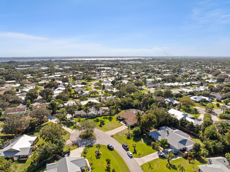 For Sale: $729,000 (3 beds, 3 baths, 2580 Square Feet)