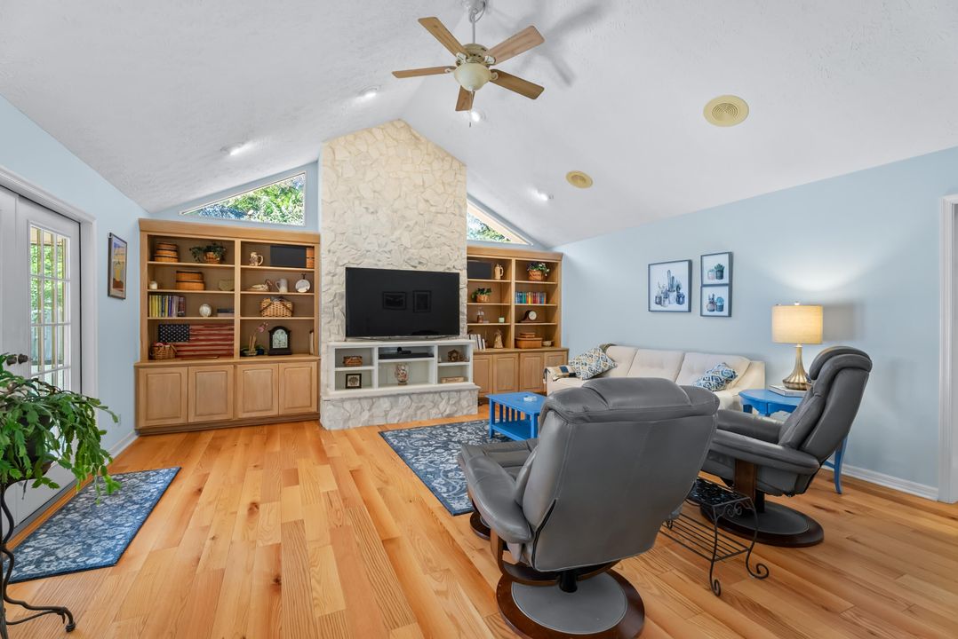 For Sale: $729,000 (3 beds, 3 baths, 2580 Square Feet)