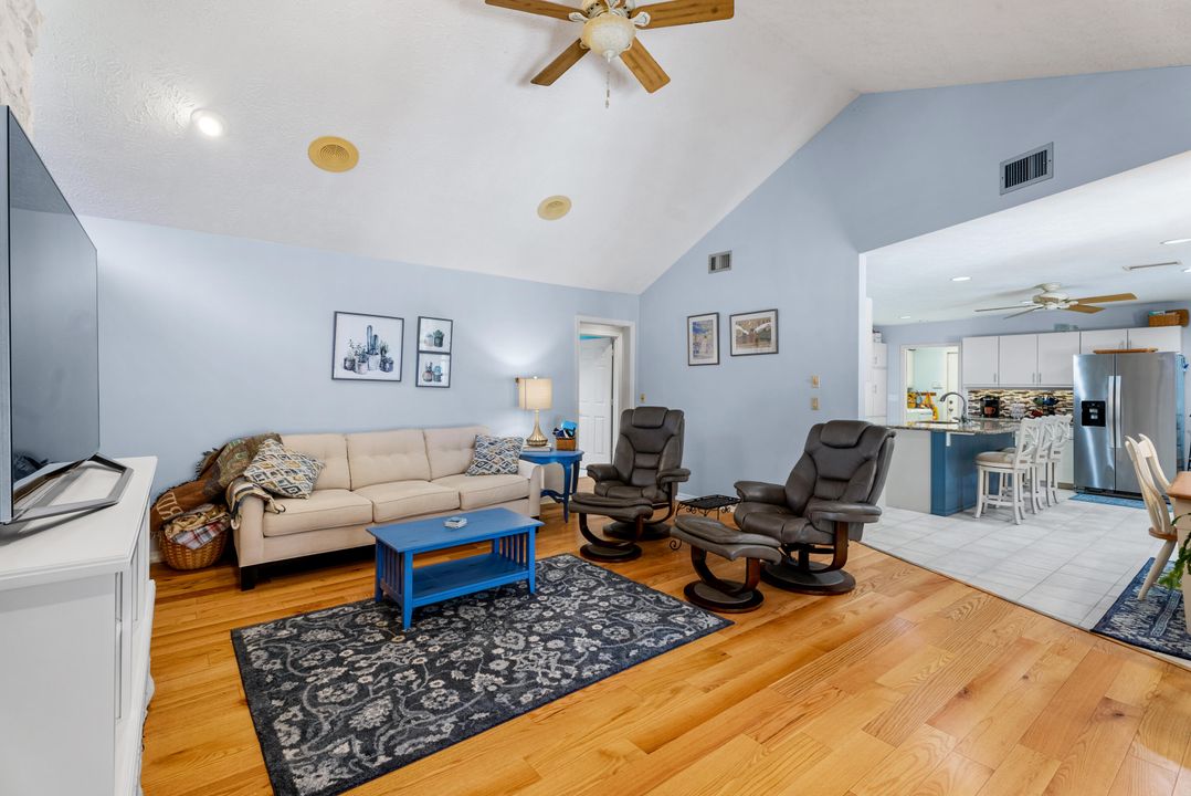 For Sale: $729,000 (3 beds, 3 baths, 2580 Square Feet)