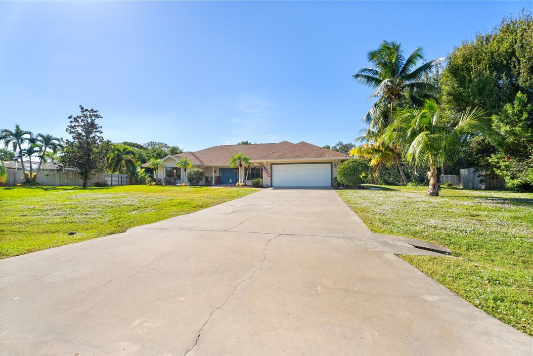 For Sale: $729,000 (3 beds, 3 baths, 2580 Square Feet)