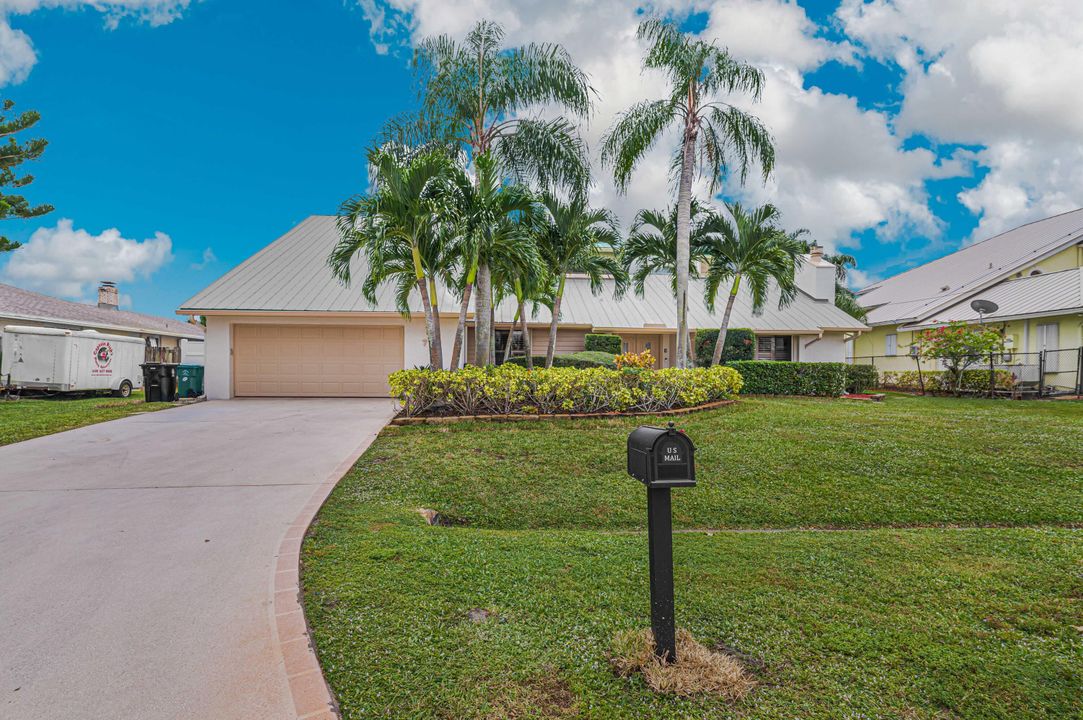 For Sale: $1,300,000 (4 beds, 3 baths, 2759 Square Feet)