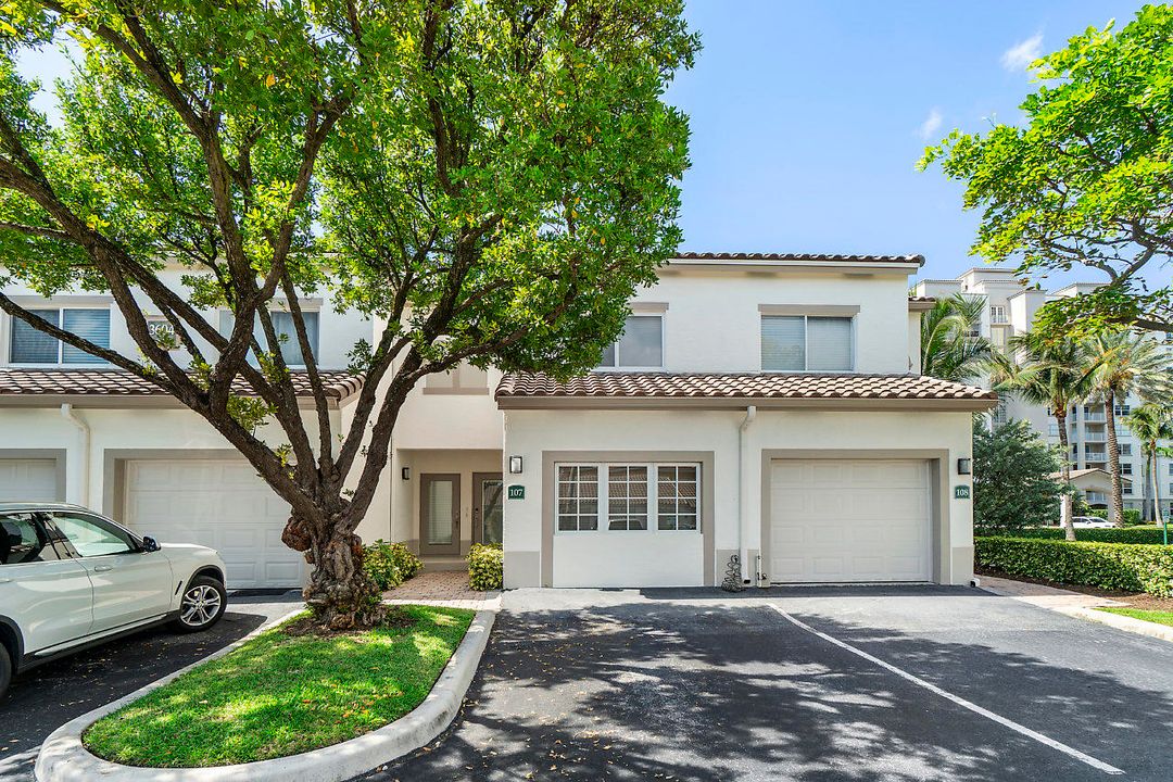 For Sale: $1,049,000 (3 beds, 3 baths, 1495 Square Feet)