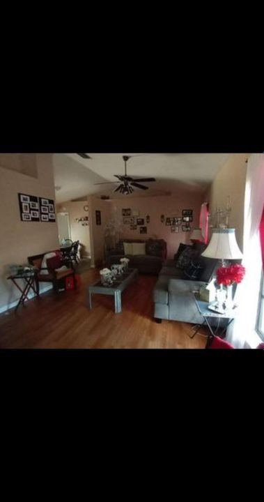 For Rent: $3,250 (3 beds, 2 baths, 1700 Square Feet)