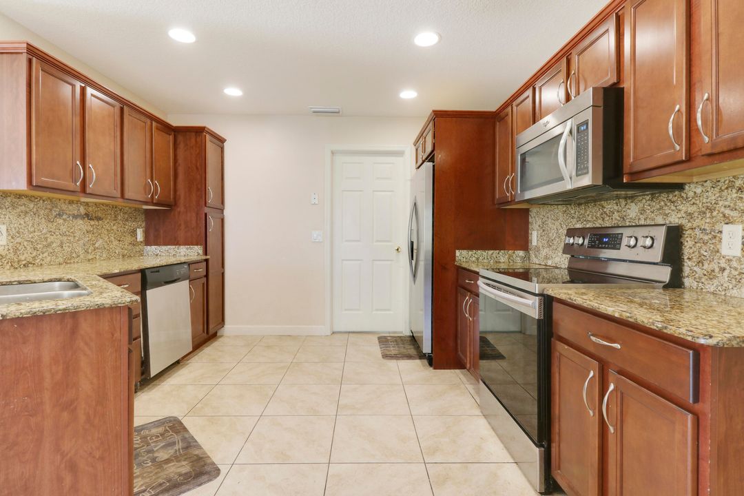 For Sale: $194,900 (3 beds, 2 baths, 1433 Square Feet)