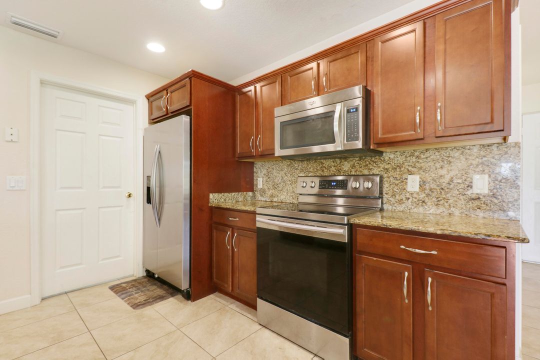 For Sale: $194,900 (3 beds, 2 baths, 1433 Square Feet)