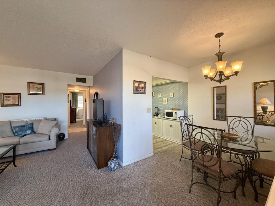 For Sale: $145,000 (2 beds, 1 baths, 819 Square Feet)