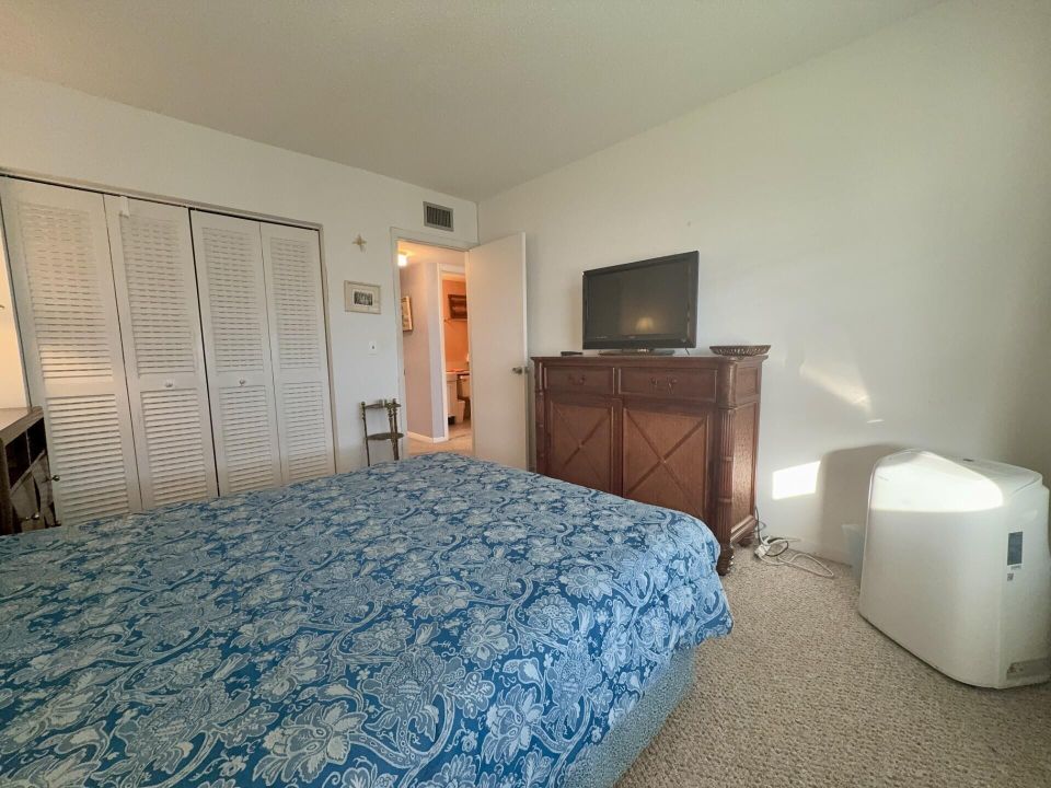 For Sale: $145,000 (2 beds, 1 baths, 819 Square Feet)