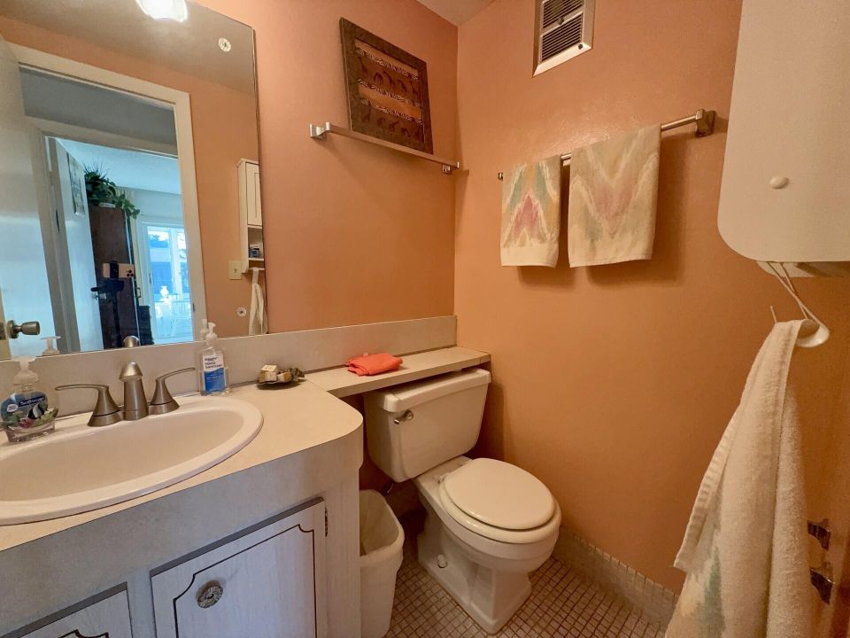 For Sale: $145,000 (2 beds, 1 baths, 819 Square Feet)