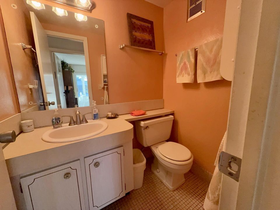 For Sale: $145,000 (2 beds, 1 baths, 819 Square Feet)