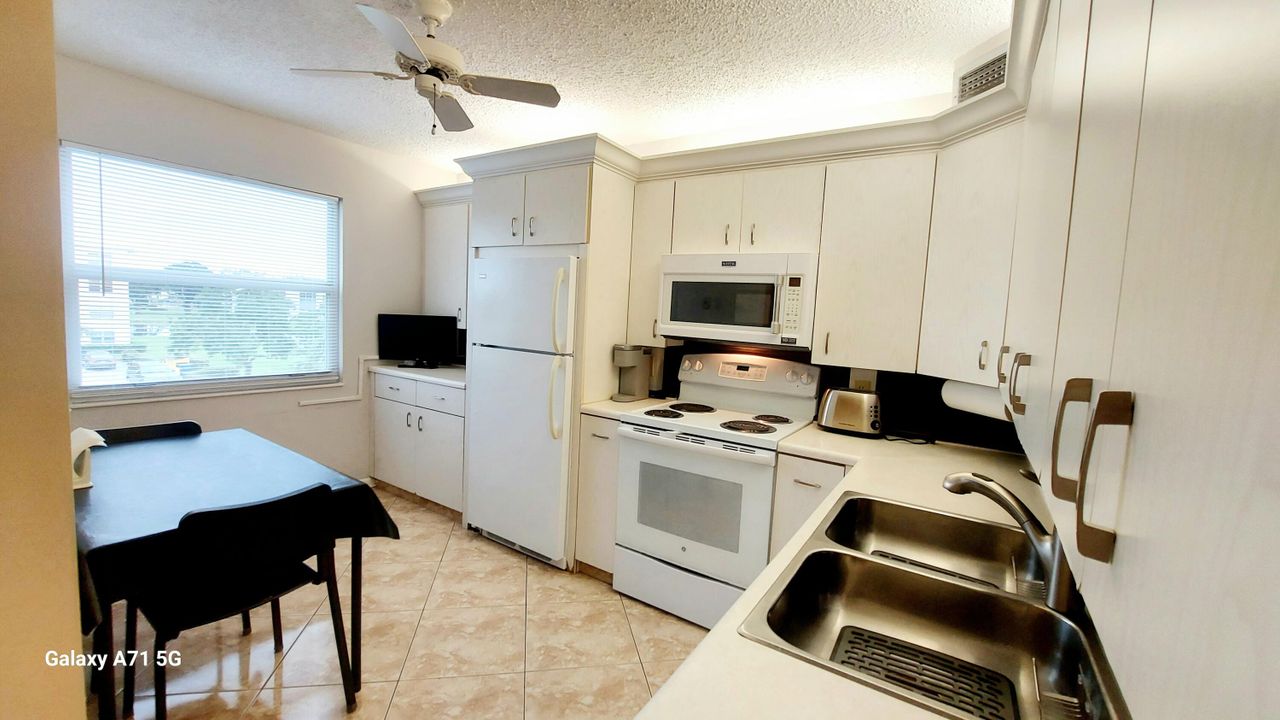 For Rent: $2,500 (2 beds, 2 baths, 1291 Square Feet)