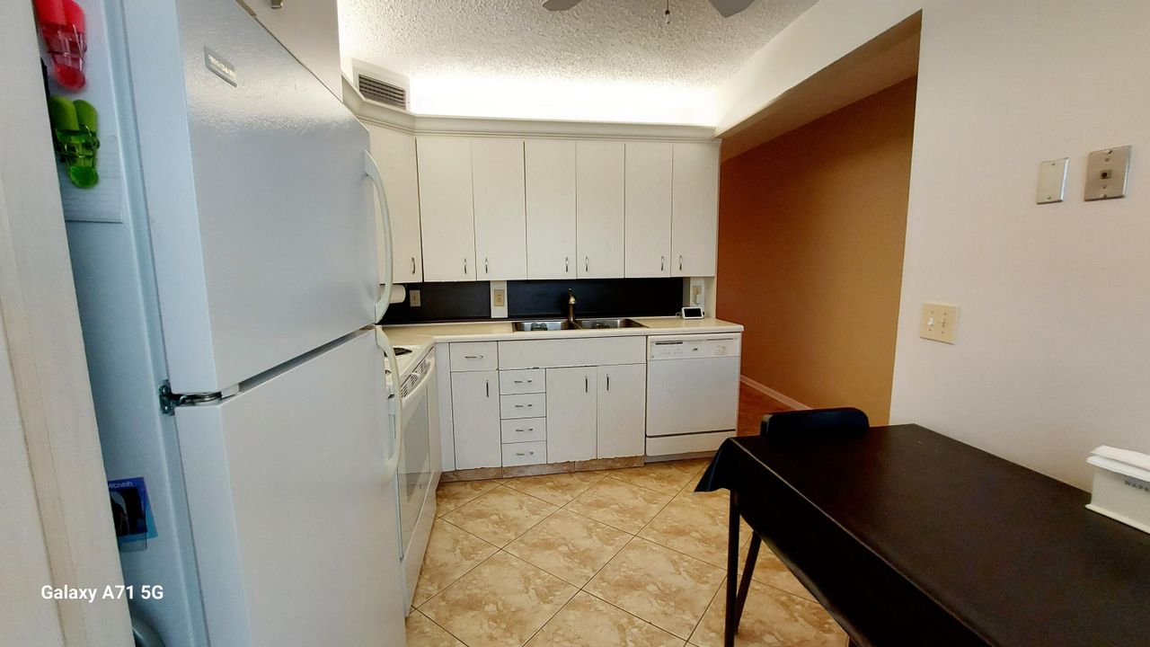 For Rent: $2,500 (2 beds, 2 baths, 1291 Square Feet)