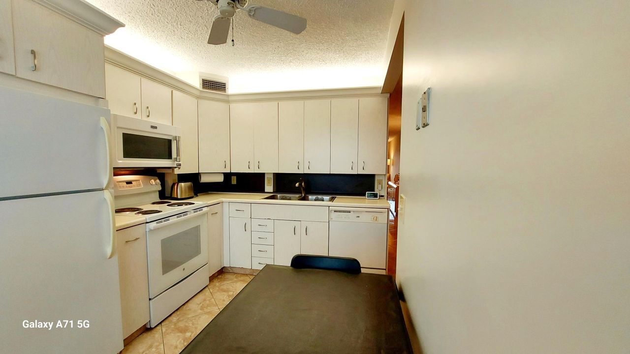 For Rent: $2,500 (2 beds, 2 baths, 1291 Square Feet)