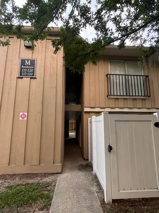 For Rent: $1,225 (1 beds, 1 baths, 630 Square Feet)