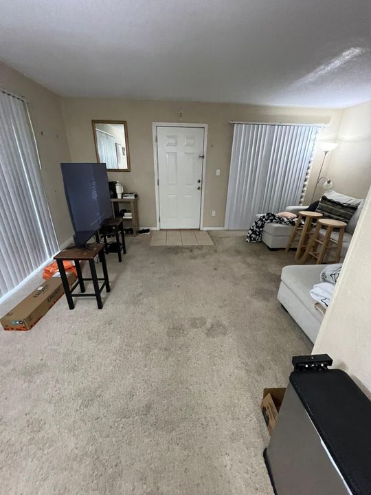 For Rent: $1,225 (1 beds, 1 baths, 630 Square Feet)