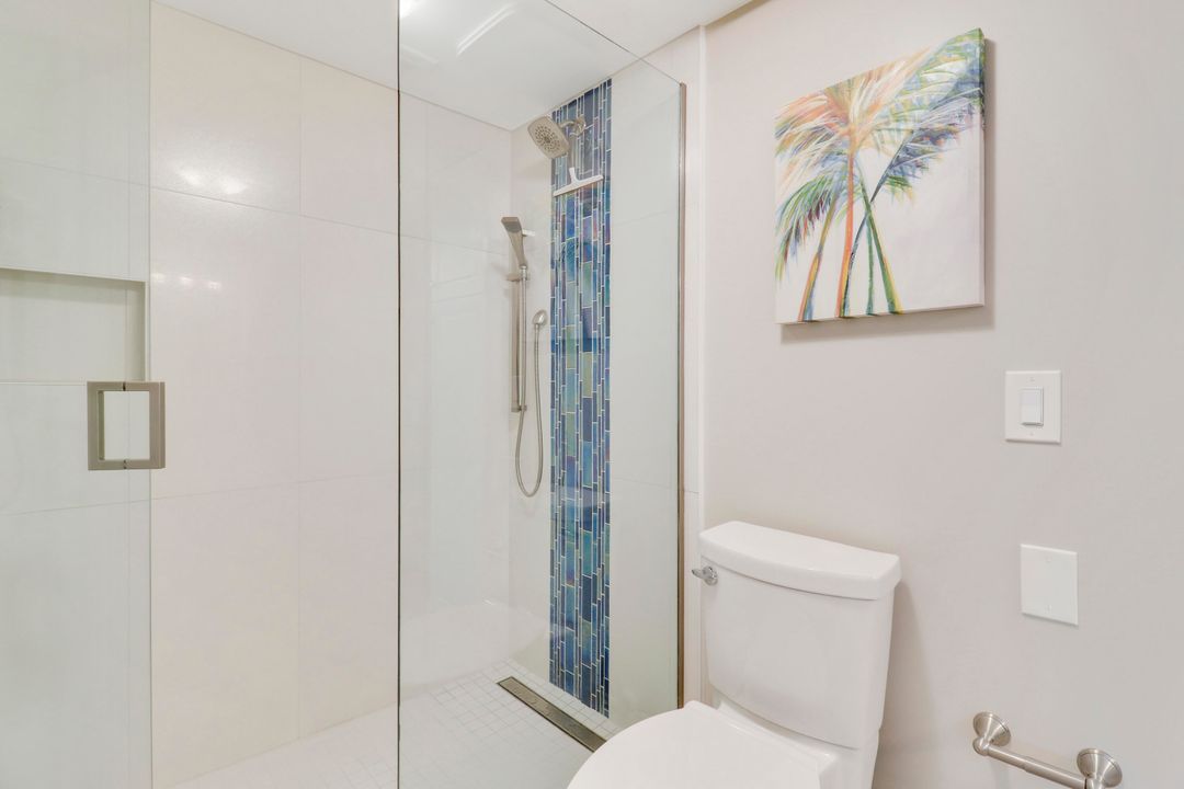 For Sale: $450,000 (2 beds, 2 baths, 998 Square Feet)